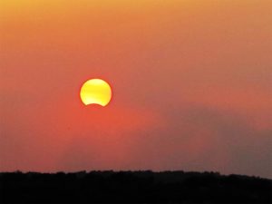Eclipse de sol el 24 de agosto en El Abadengo./ Foto J.M.