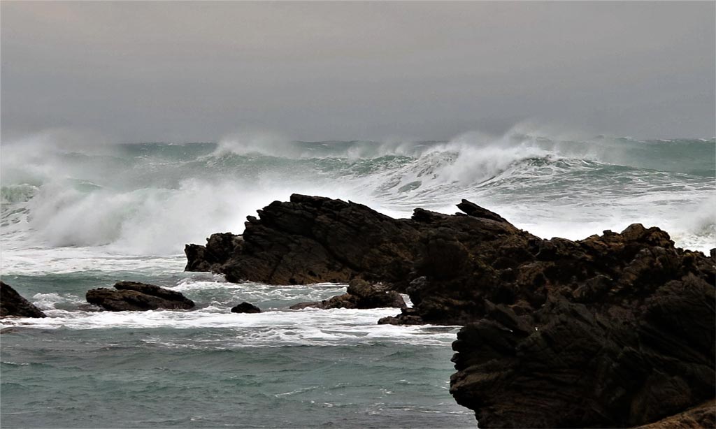 Aquí, donde se juntan el Atlántico y el índico, las olas tienen su reino./ Foto JM