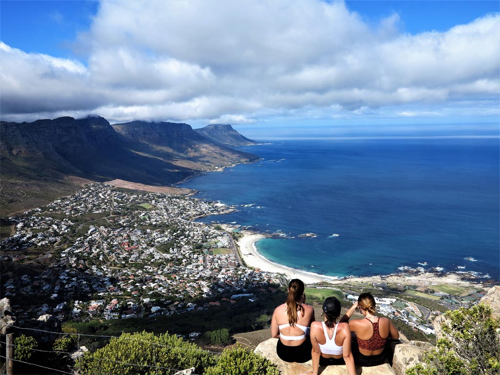 Vista hacia el oeste de Ciudad del Cabo desde la cumbre de la cabeza de león./ Foto JM