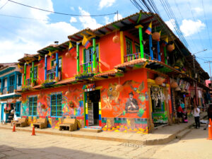 Casa pintada en Ráquira./ Foto JM