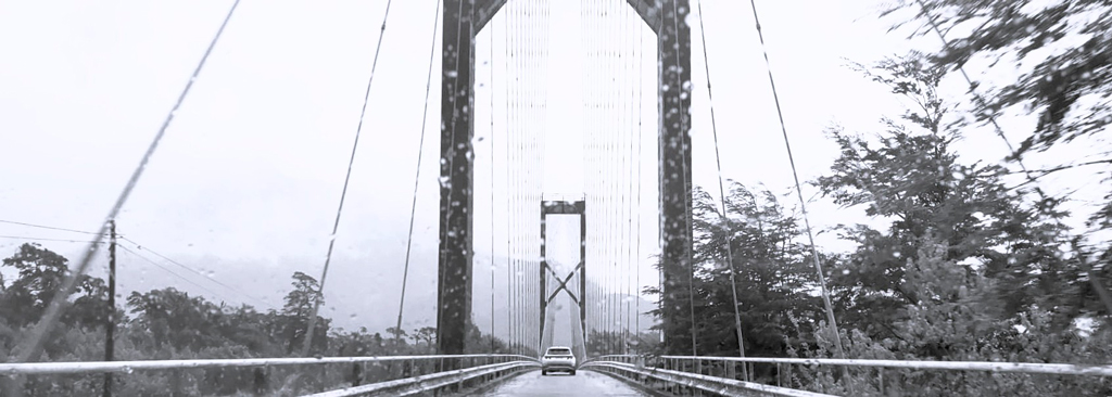 Y el viaje sigue. Puentes, ríos... y la carretera austral buscando el sur./ Foto Paco Trapero