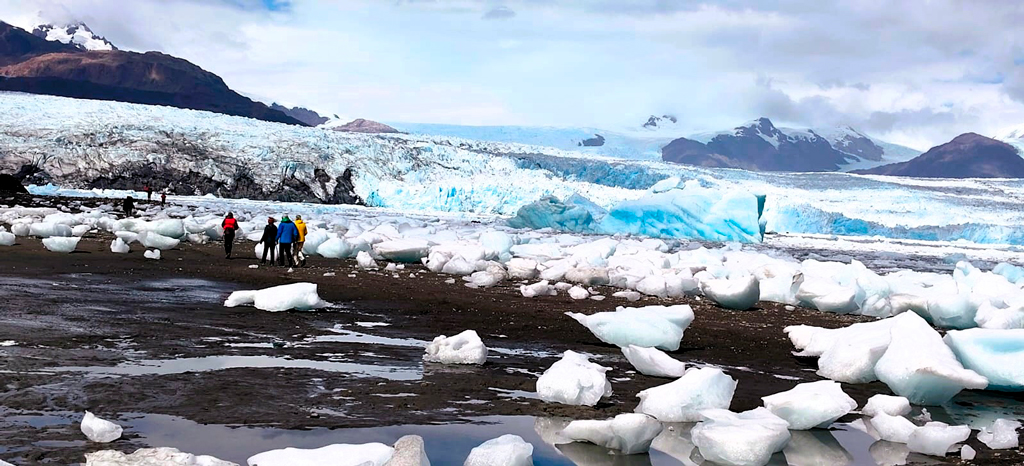 Paseando por los campos de hielo en las inmediaciones de Caleta Tortel./ Foto P de D